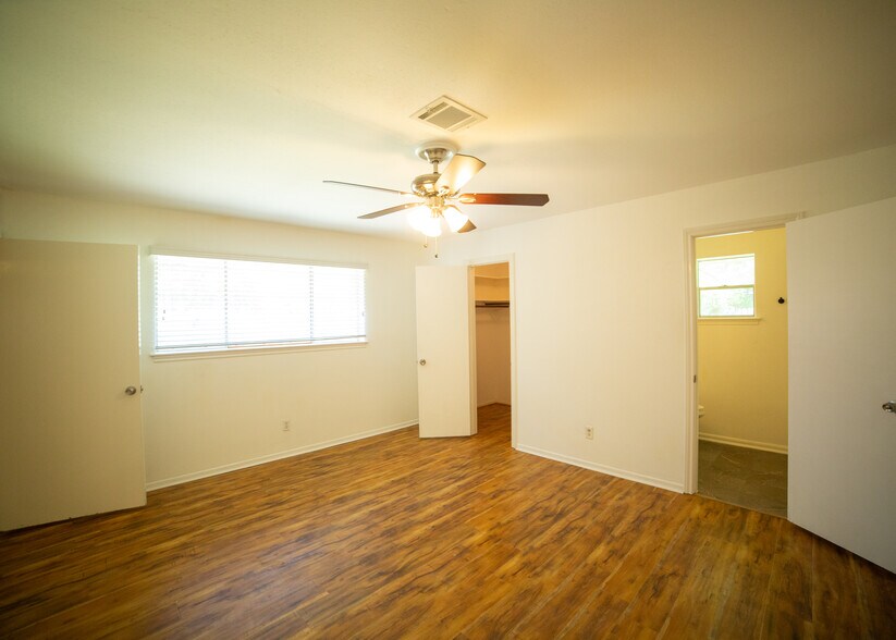 Building Photo - 13602 Fernhill Dr