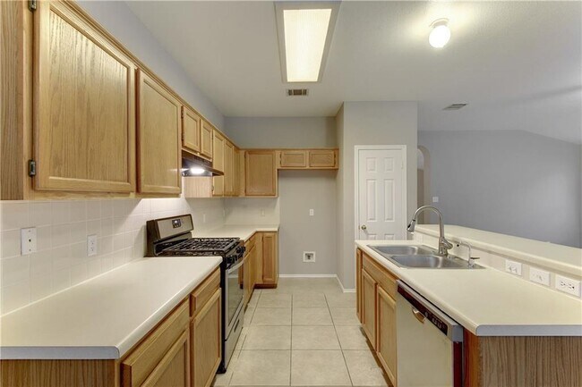 Building Photo - 1406 Royce Ln