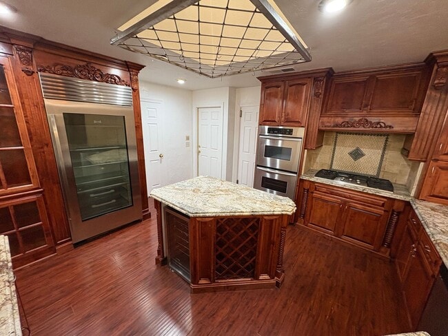 Building Photo - Entertainer delight rental home located in ''The Lakes'' subdivision Coming soon *Private Showing...