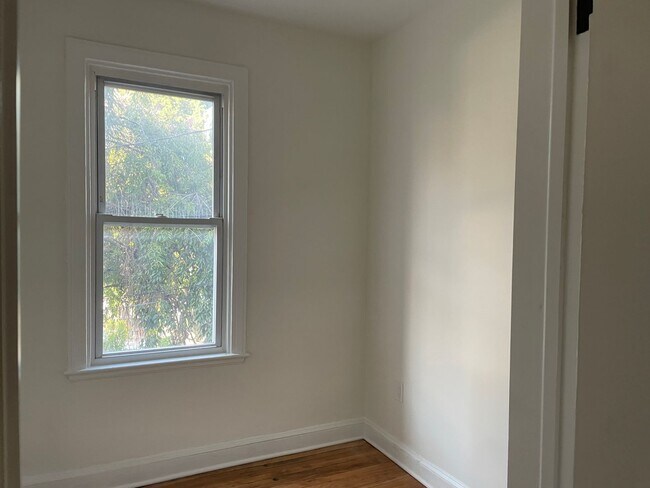 Building Photo - Newly Remodeled 1-Bedroom plus Den/Office Near JHU