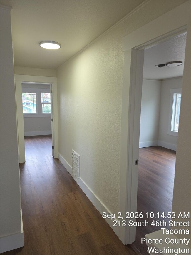 Building Photo - 213 S 46th St