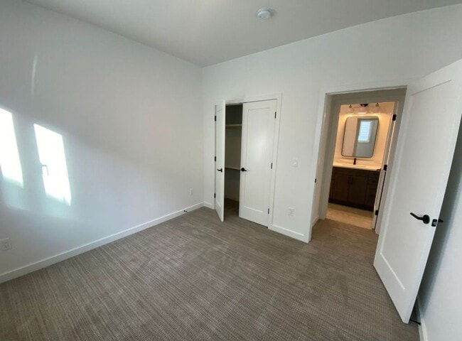 Building Photo - Single Family HOME with 3 Bedrooms 2 1/2 B...
