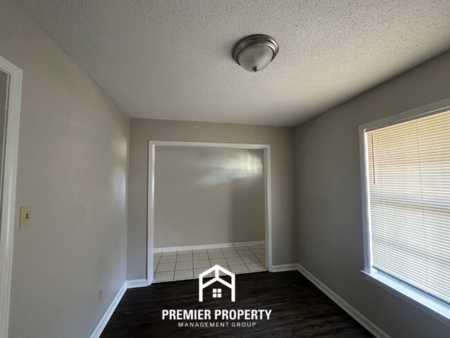 Building Photo - Gorgeous 4BR/2BA Bartlett Home with Brick Fireplace & Spacious Fenced Yard!