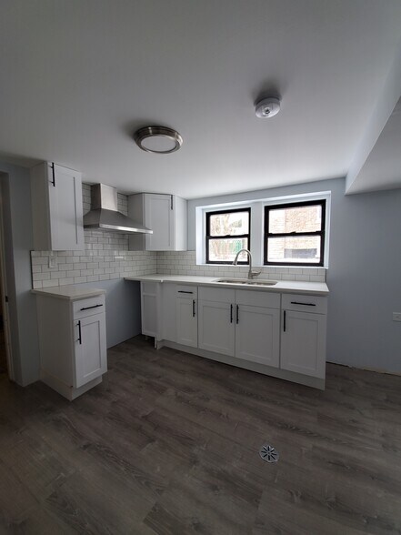 Primary Photo - 1231 Clinton Ave