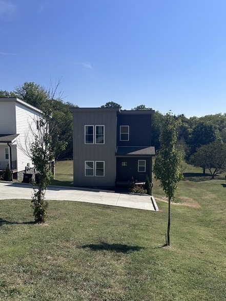 Building Photo - 1008 Fontaine Dr