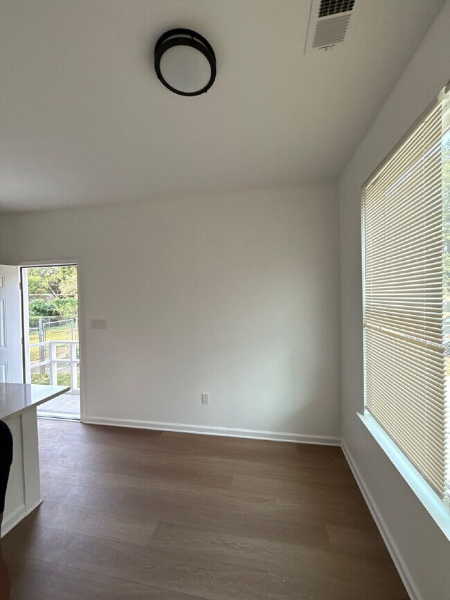 Building Photo - Fully Renovated Spacious 3BR in South Memphis – Section 8 Welcome