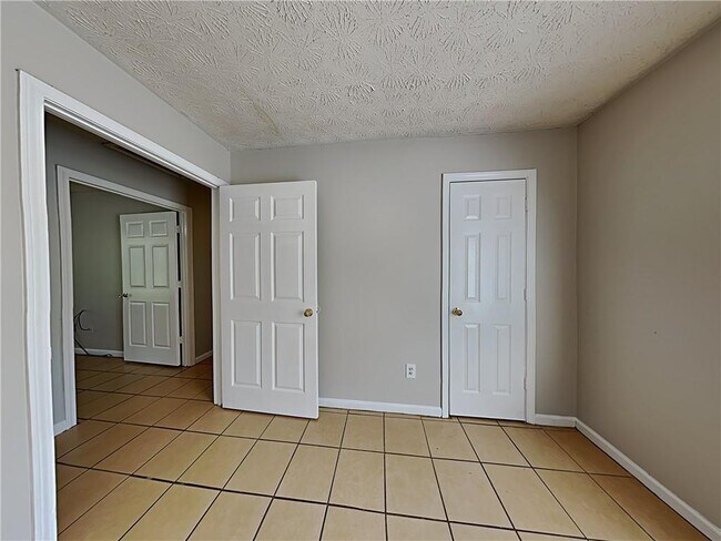 Building Photo - 6114 Green Acres Dr SW