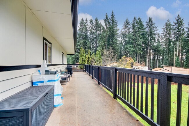 Building Photo - Beautifully renovated Home Briarwood!