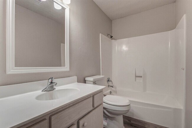 Building Photo - 2952 Meadowgrass Ln