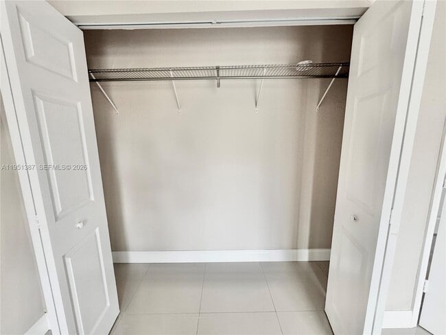 Building Photo - 3840 SW 52nd Ave