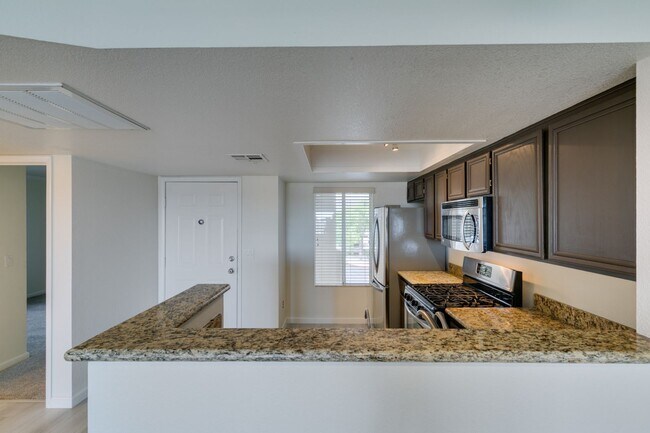 Building Photo - GORGEOUS 2 BEDROOMS UNIT*UPGRADED*TONS OF ...
