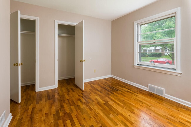 Building Photo - 430 Rosewood Ave