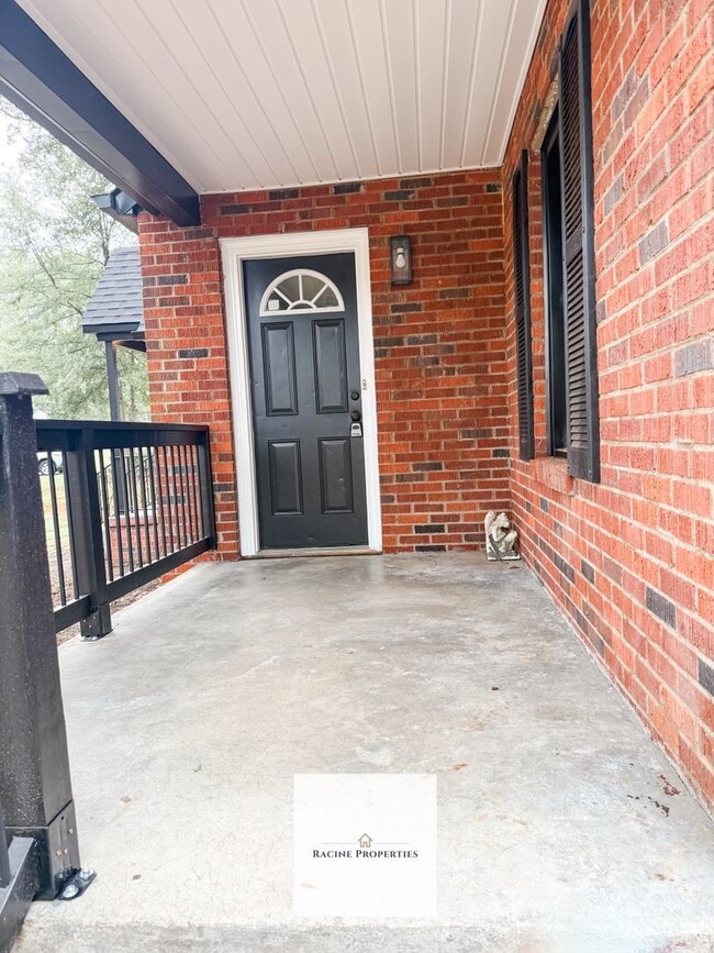 Building Photo - Your Dream Home Awaits! Fully Updated 3 Be...