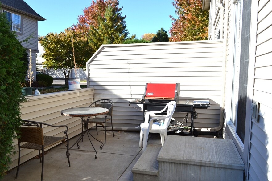 Building Photo - 1033 Lovell Ave W