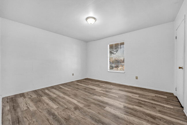 Building Photo - 425 11th St SW