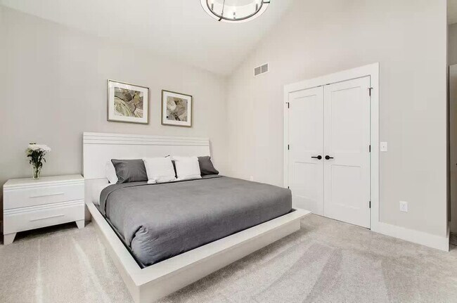 Building Photo - 1142 Hamlet St