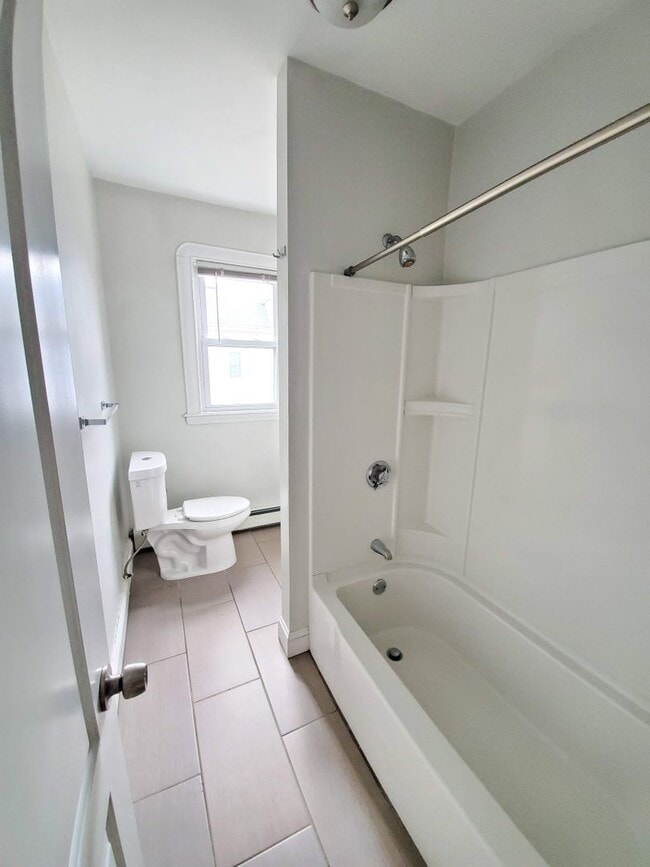 Building Photo - Fantastic 3 Bed 1 Bath, 1 Off Street Parki...