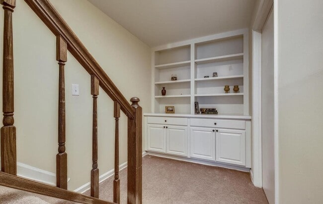 Building Photo - Fabulous 3BR/3.5BA Potomac Townhome, in In...