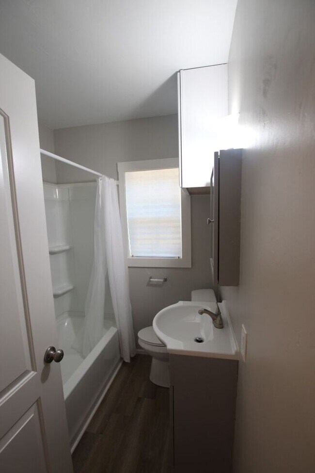 Building Photo - Top Floor-Triplex Unit in Tyler! Coming Soon!