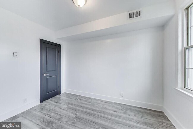 Building Photo - 3918 10th St NE