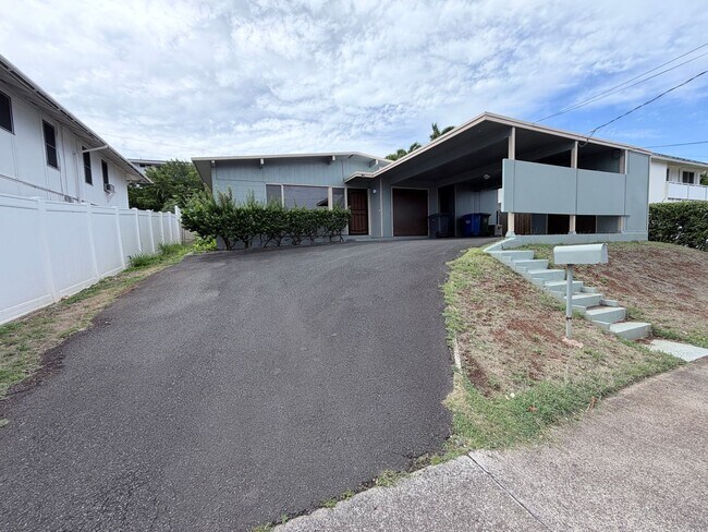 Building Photo - 1427 Puanakau St