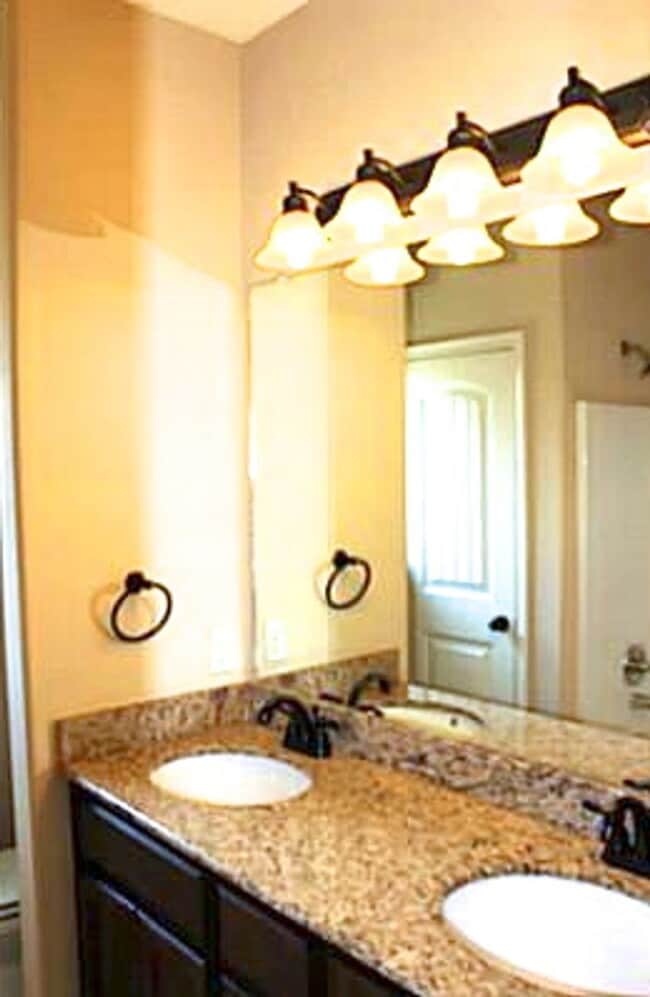 Building Photo - GORGEOUS 3 bed, 2 bath in Spring Creek Gar...