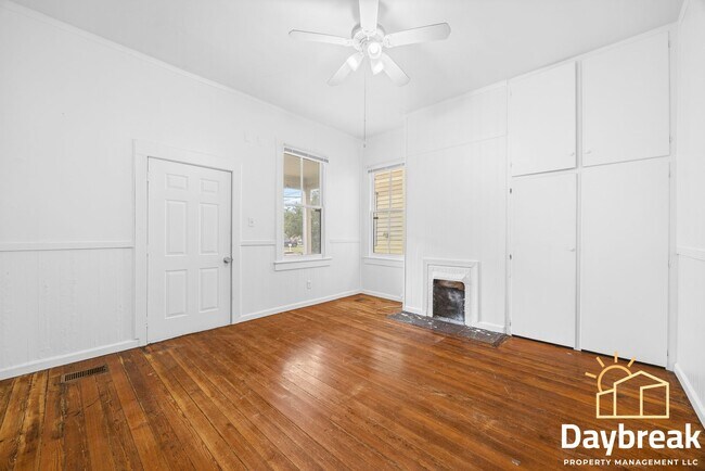 Building Photo - 112 E Anderson St