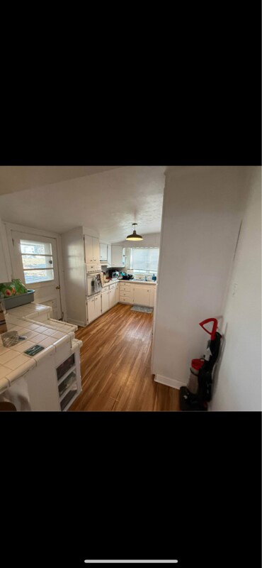 Building Photo - 1023 Gladden St