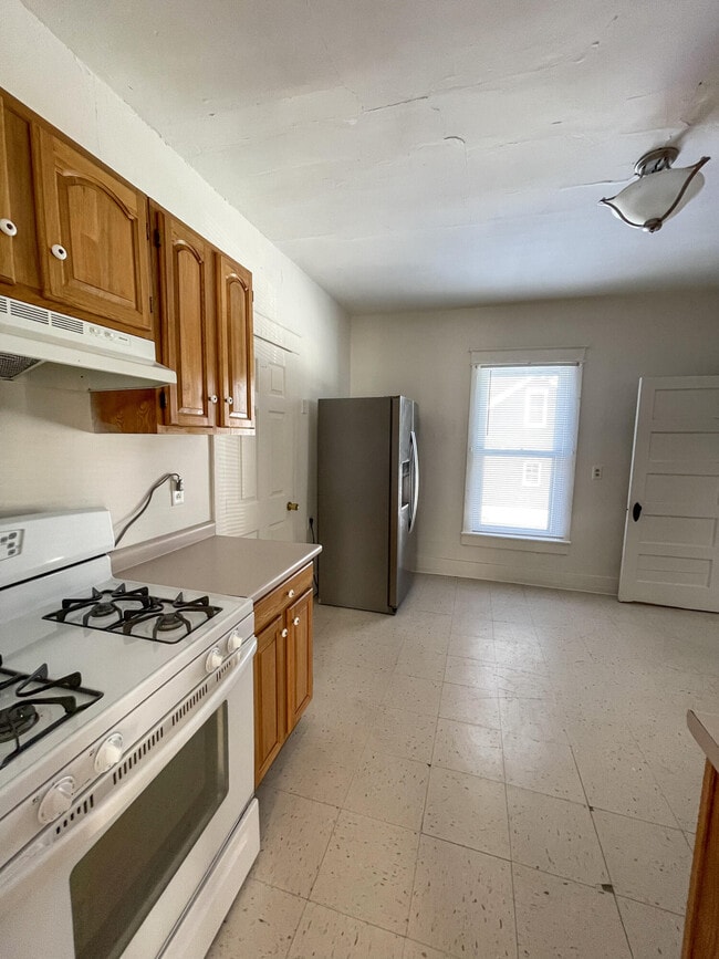 Building Photo - 21 Anderson Ave