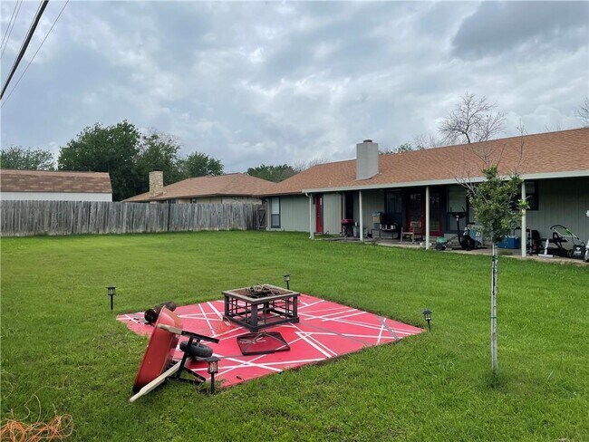 Building Photo - 513 White Wing Way