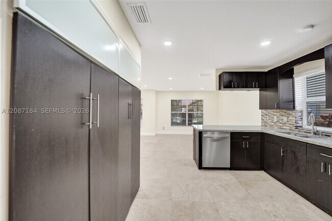 Building Photo - 949 Jade Ct