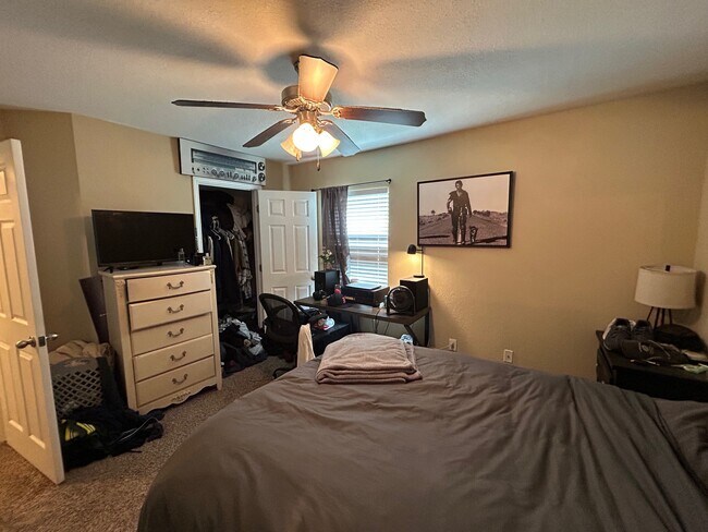 Building Photo - 2502 Horse Shoe Dr