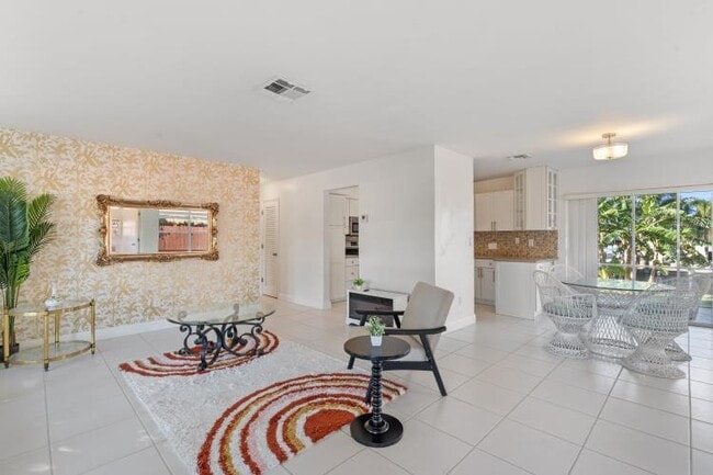 Building Photo - 1001 SE 5th Ave