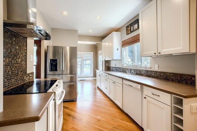 Building Photo - 3 Bedroom single family home in Denver