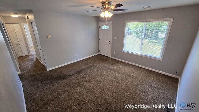 Building Photo - 3 bed 1 bath in Northbook on corner of Lor...