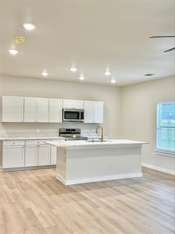 Building Photo - 1031 W Coffin St