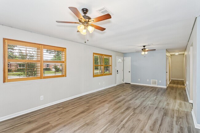 Building Photo - 4572 Kelly Ln