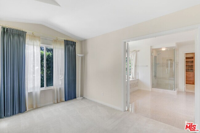 Building Photo - 24901 Vista Verenda