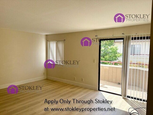 Building Photo - 5085 Valley Crest Dr