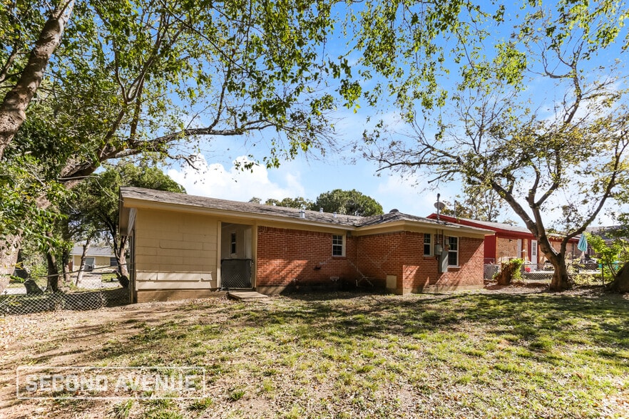 Building Photo - 2005 Mt Pleasant Dr