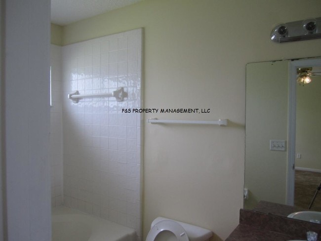 Building Photo - 7493 International Village Dr