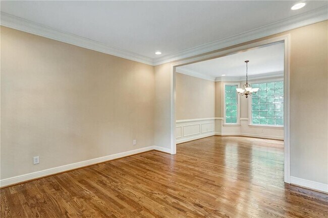 Building Photo - 510 Jacaranda Ct
