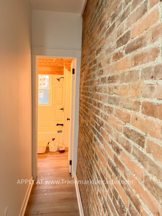 Building Photo - 417 Hillside Ave