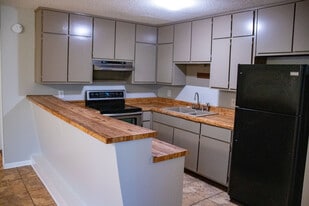 Building Photo - 1484 Cedar Heights Dr