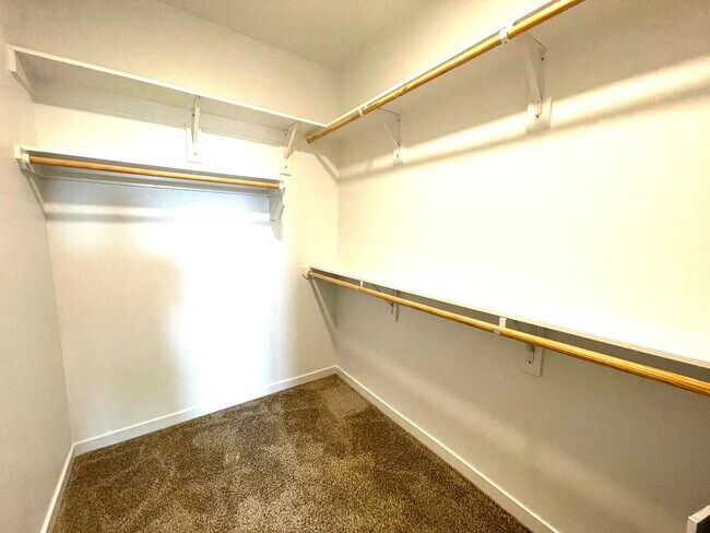 Building Photo - 1101 Abbeyglen Castle Dr