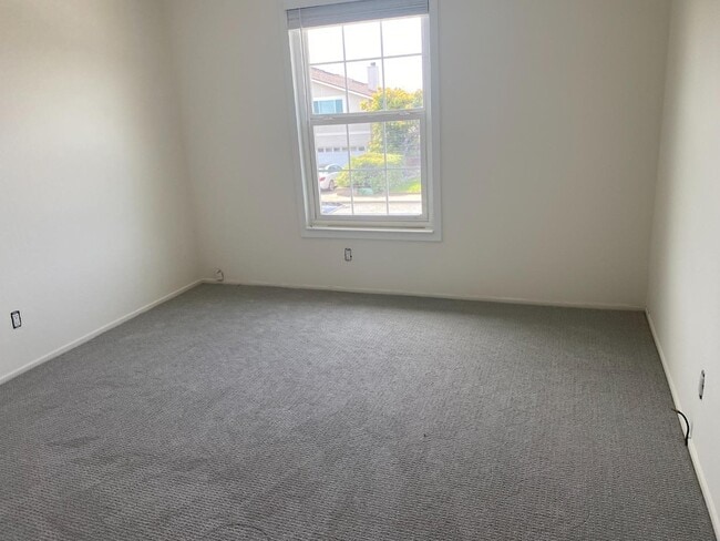 Building Photo - 239 Killdeer Ct