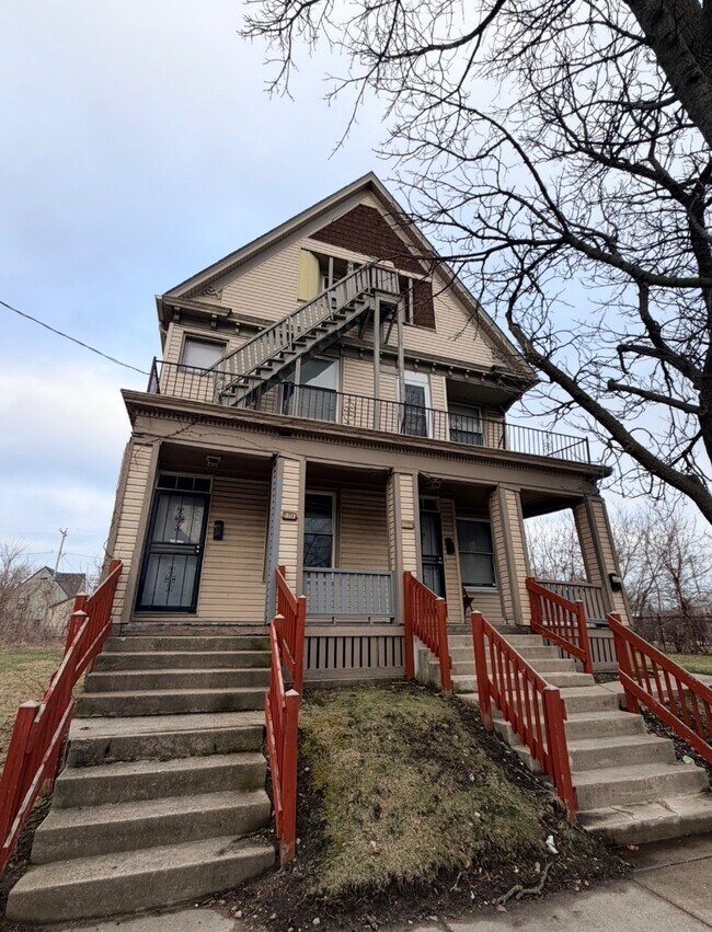 Building Photo - 2322-2324-2324 N 6th St