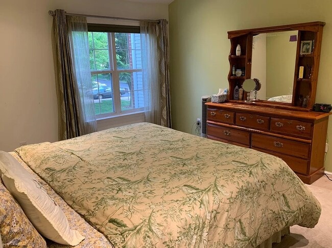 Building Photo - 304 Harvest Ln