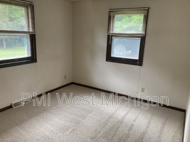 Building Photo - 7255 Periwinkle Ave SE
