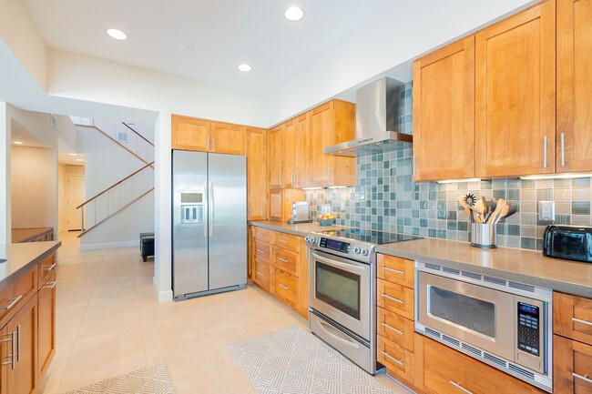 Building Photo - PRIVATE POOL - 2 BEDROOMS PLUS DEN